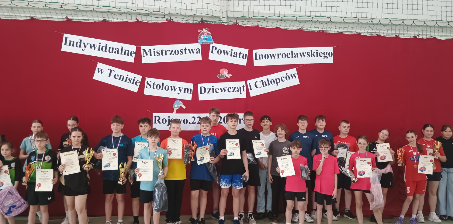 Rojewo - Ponad 50 młodych zawodników przy stołach w Rojewie