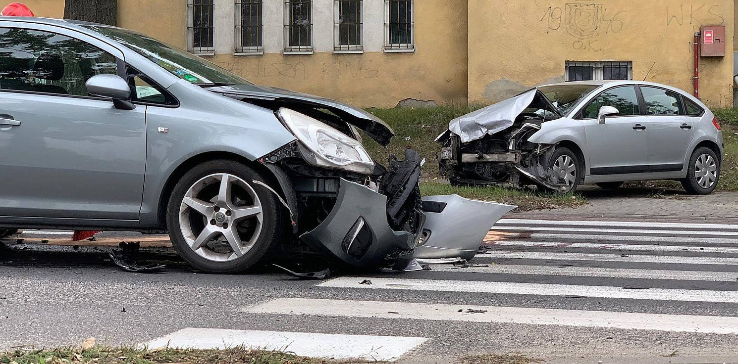 Inowrocław - Zderzenie dwóch aut na Kruśliwieckiej