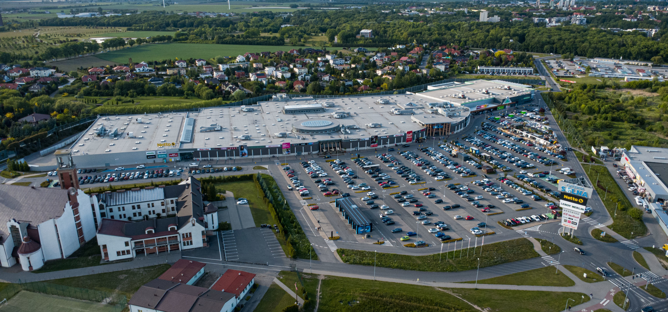 Pijane dzieci w galerii. Policja: Rodzice nie mają pojęcia, co tam robią