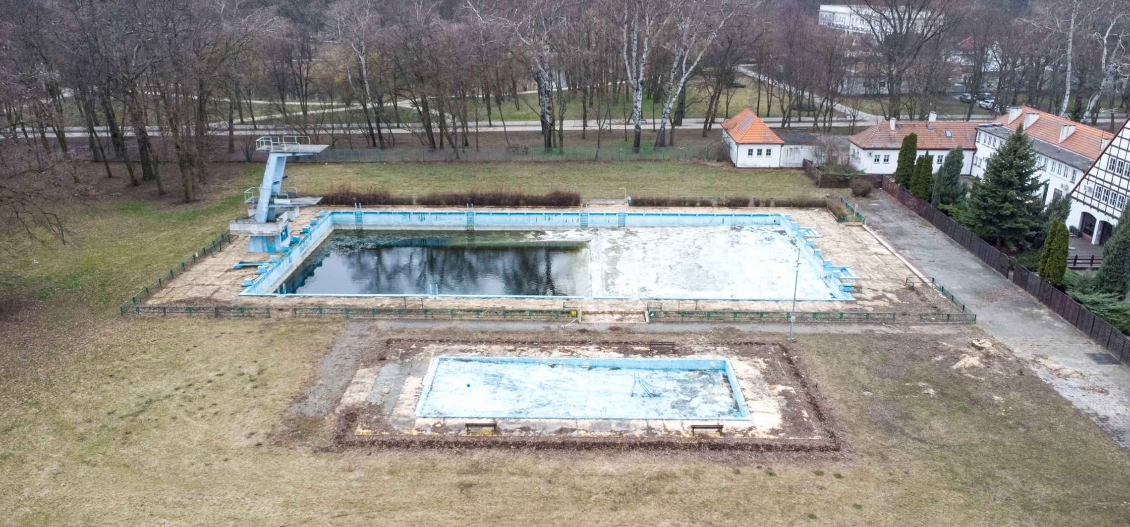 Pięć firm chętnych na modernizację basenu. Poznaliśmy oferty