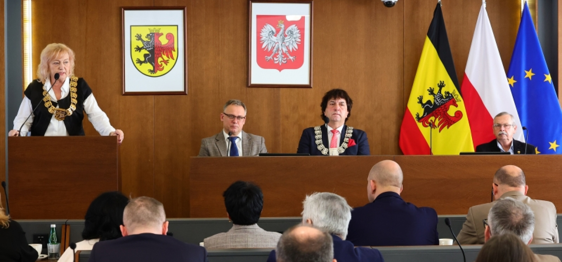 Przewodniczący upomina radnych. Chce "przemyślanych" interpelacji
