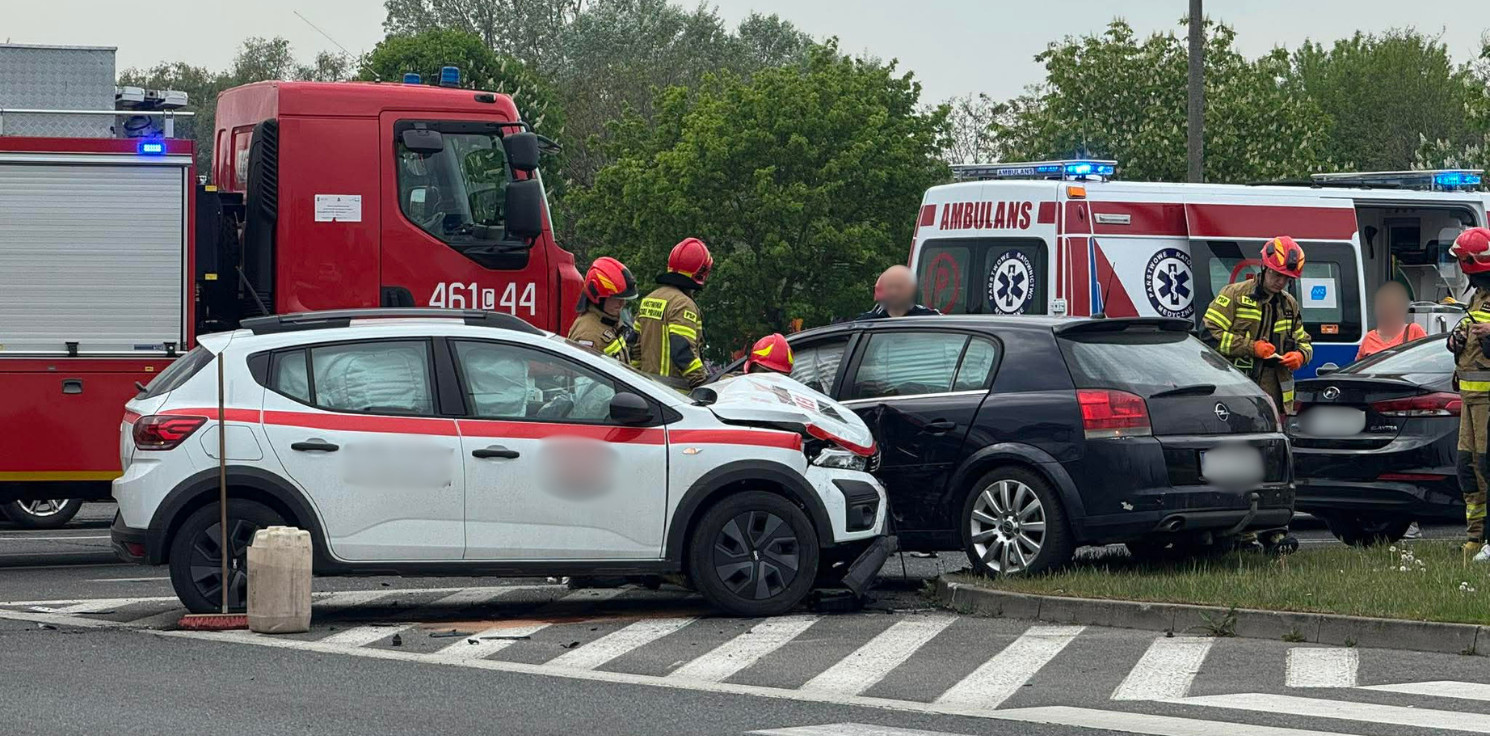 Inowrocław - Zderzenie dwóch aut na Rąbinie. Jedna osoba w szpitalu