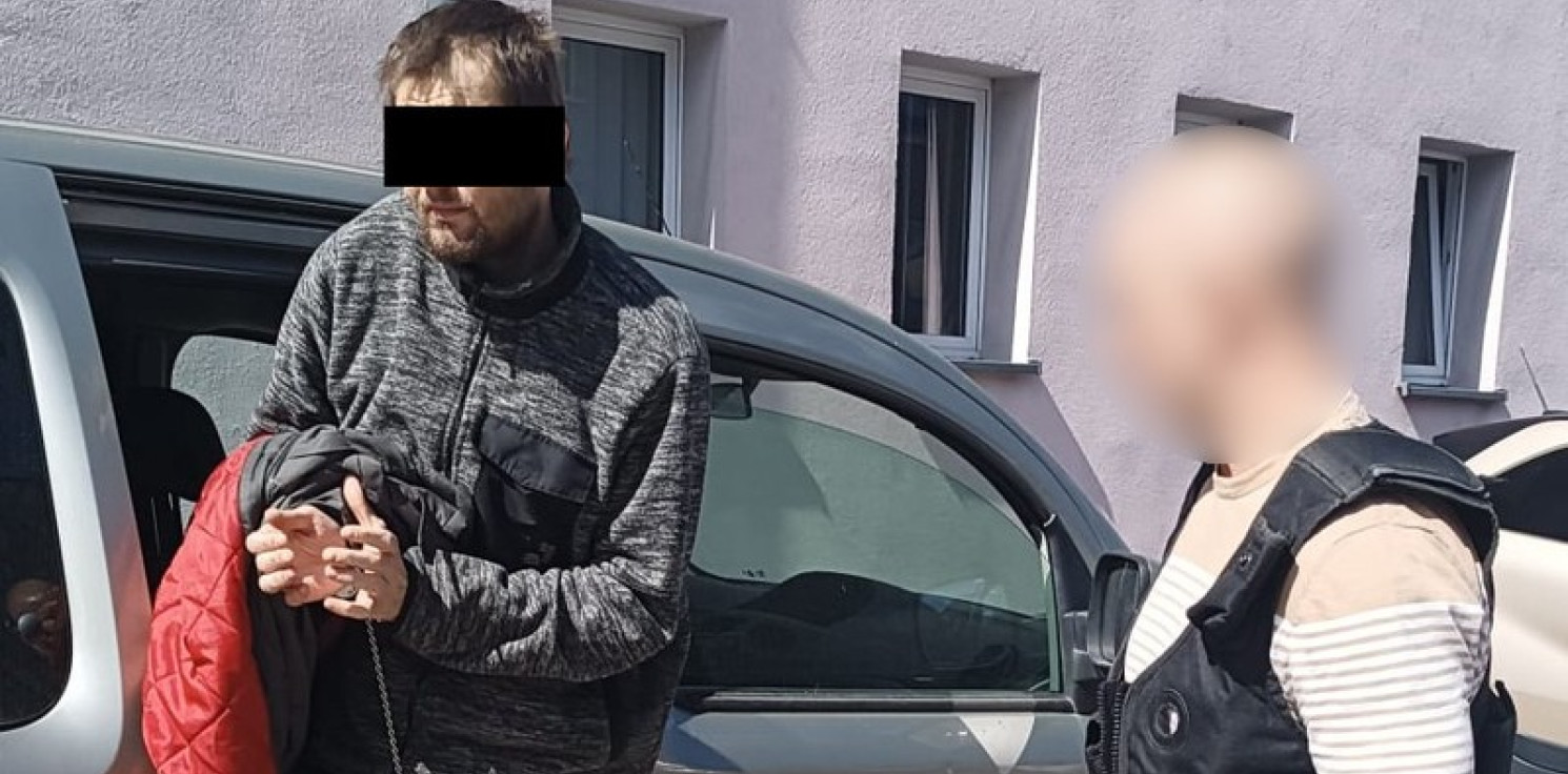 Pakość.online - Akcja policji w Pakości. 33-latek miał handlować "paczkami" z dziecięcą pornografią