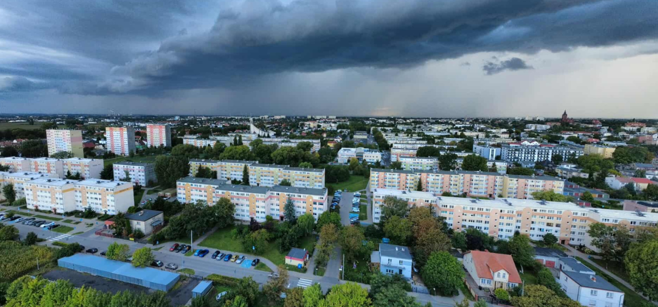W poniedziałek możliwe burze. Wydano ostrzeżenie