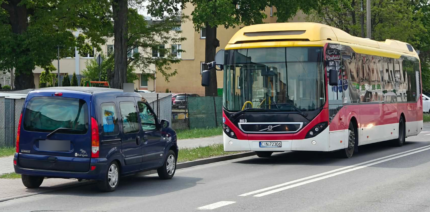 Inowrocław - Kolizja autobusu MPK z osobówką