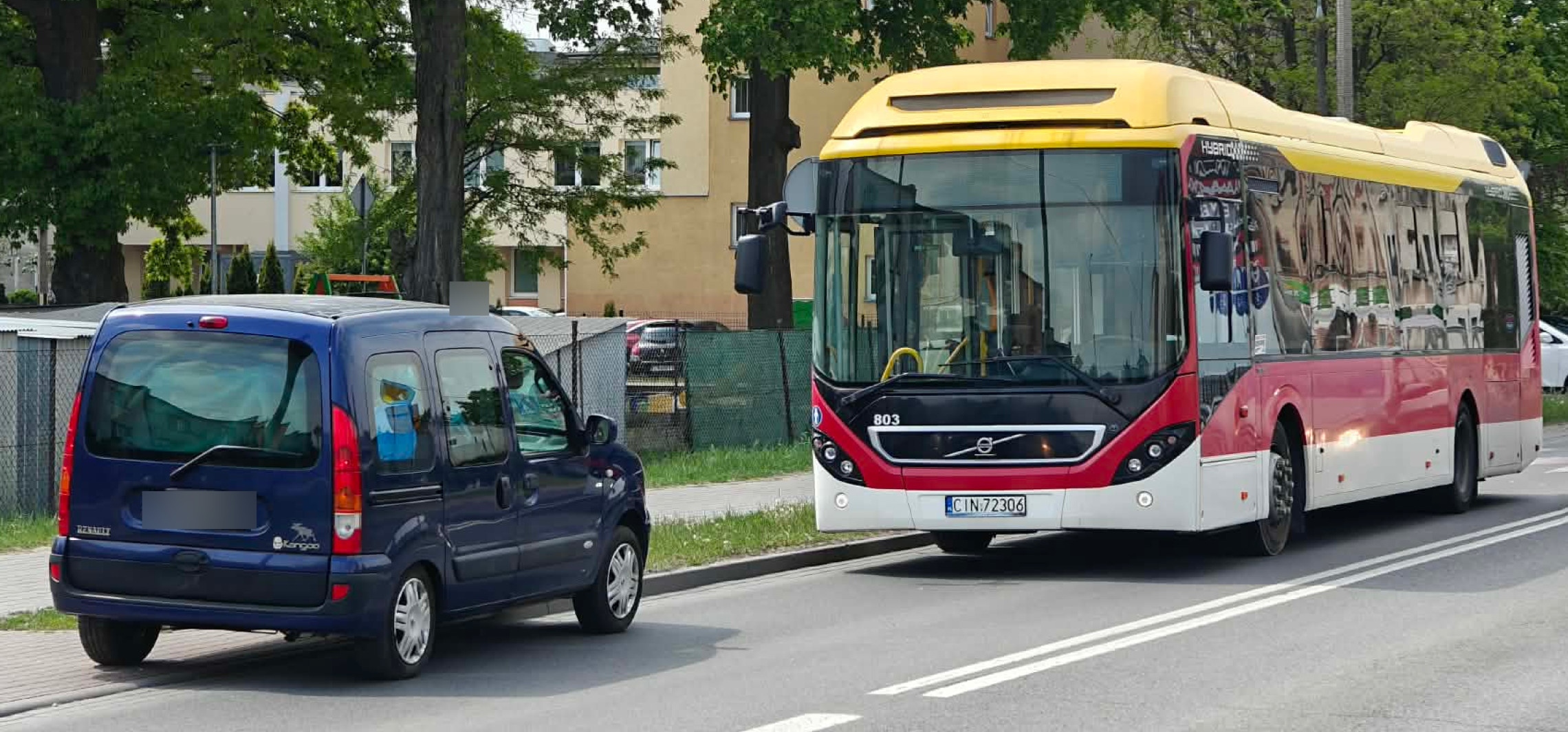 Kolizja autobusu MPK z osobówką