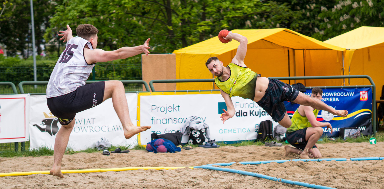 Inowrocław - Trwa weekend pod znakiem plażówki