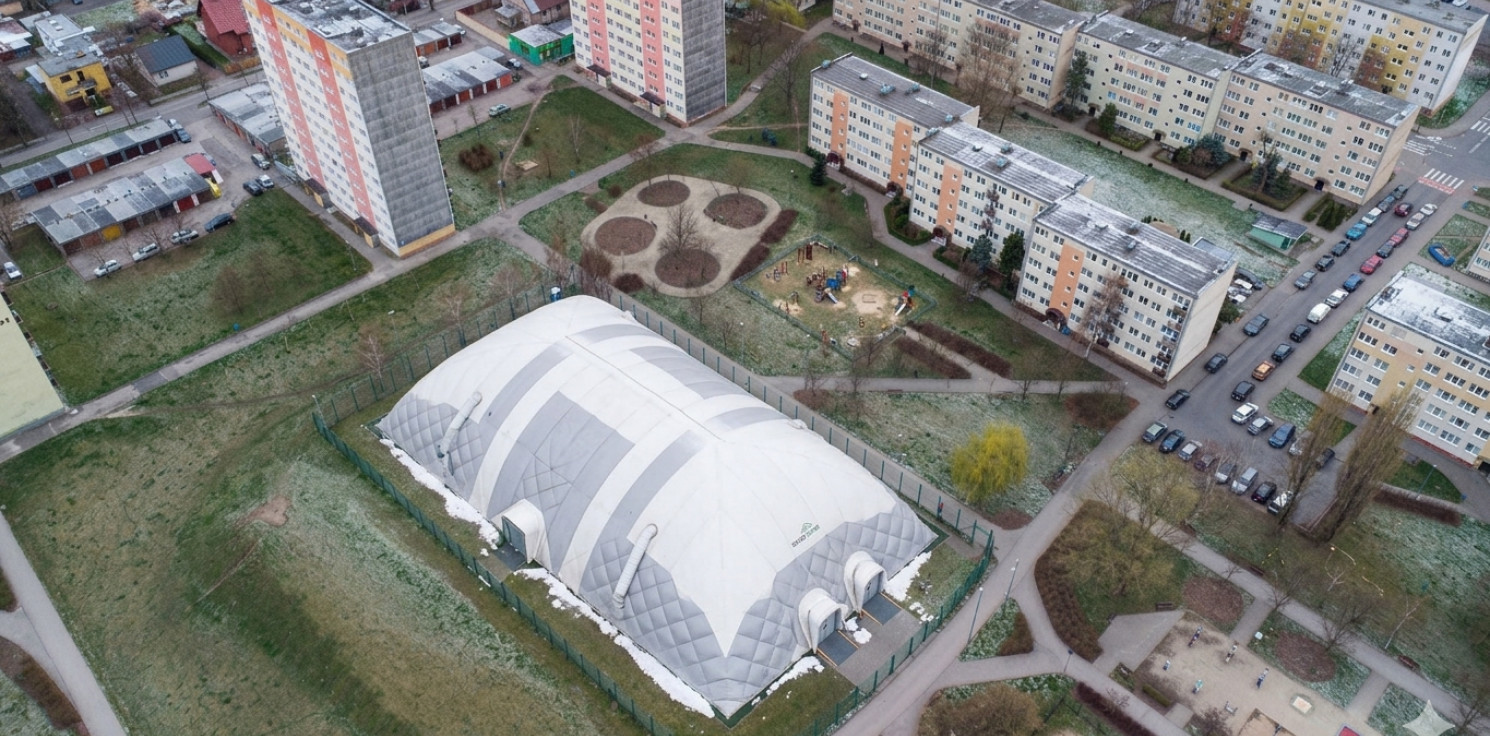 Inowrocław - Zimą nie ma gdzie grać w piłkę. “Zbudujmy balony nad orlikami”