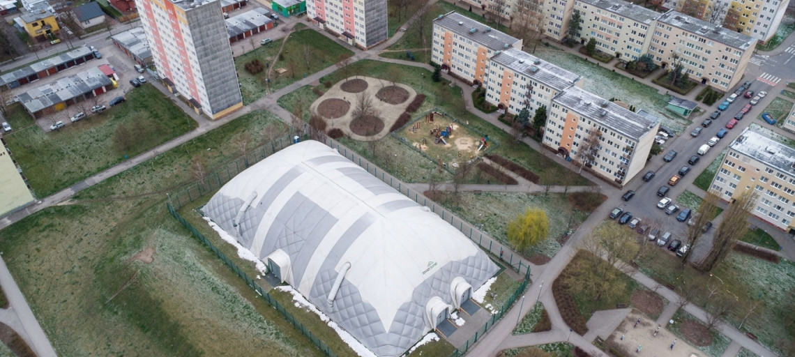 Zimą nie ma gdzie grać w piłkę. “Zbudujmy balony nad orlikami”