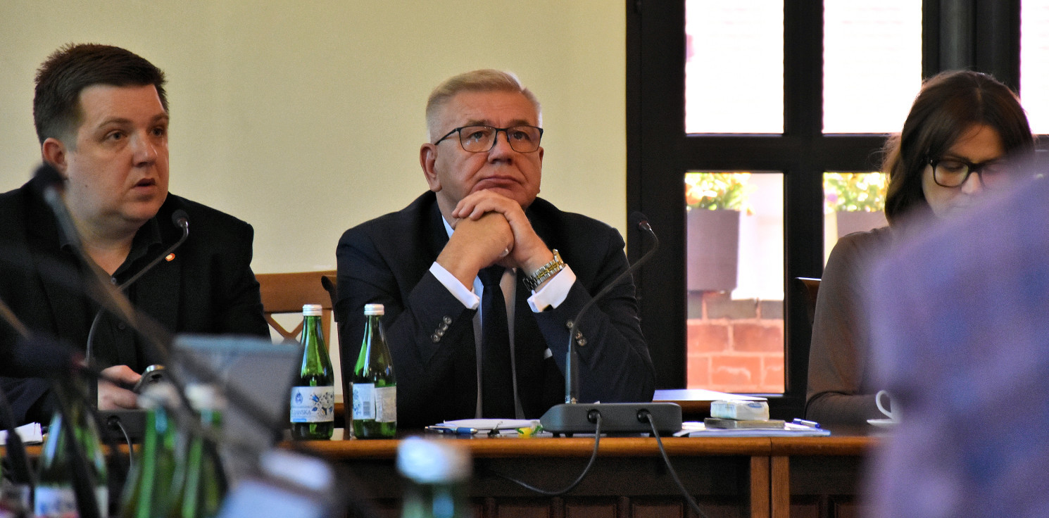 Inowrocław - Radny po wygaszeniu mandatu idzie do sądu. Porozumienie ostrzega