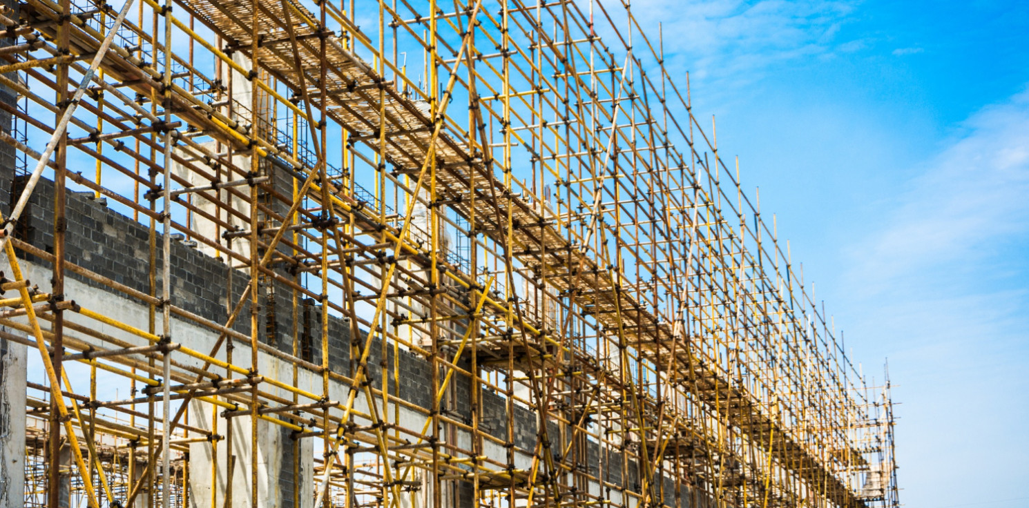 Region - Rusztowania budowlane – wynajem, zakup czy leasing? Co się opłaca?
