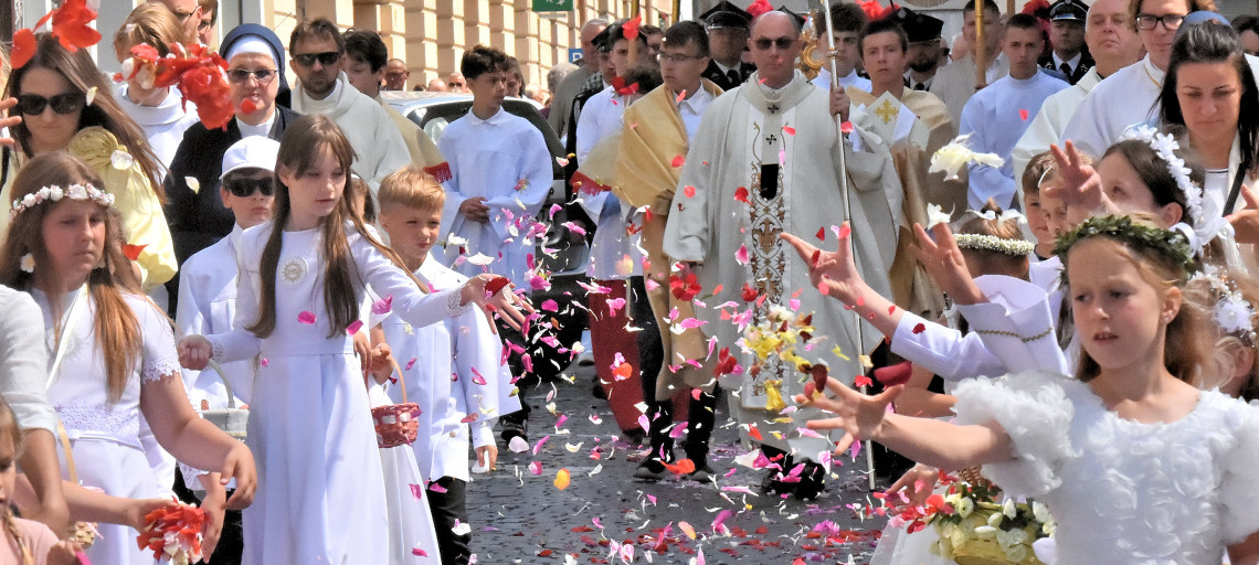 Ulicami Inowrocławia przeszły procesje Bożego Ciała