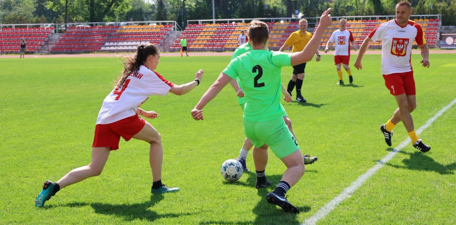 Inowrocław - Mecz na Dni Inowrocławia. Górą samorządowcy