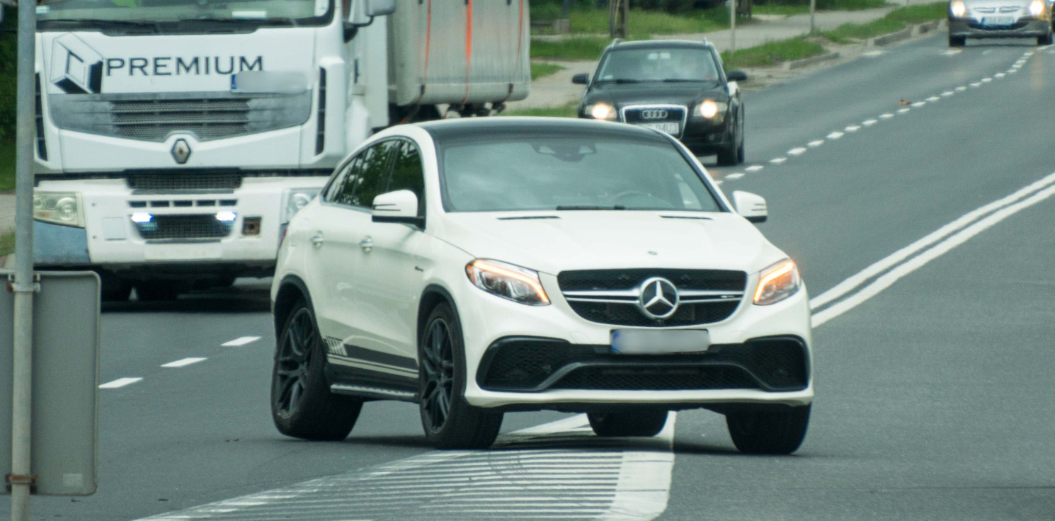 Inowrocław - Na poznańskiej Mercedes zderzył się z Volkswagenem