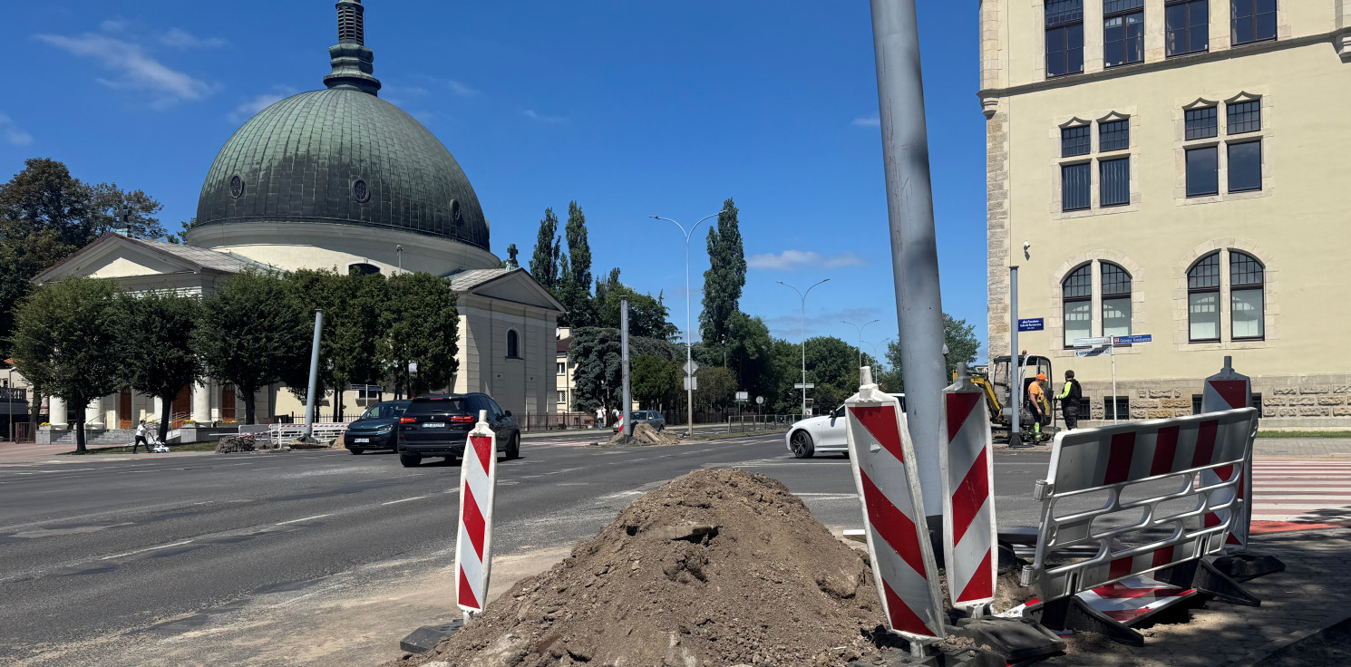 Inowrocław - Koło sądu wymieniają sygnalizację. Tu trzeba uważać