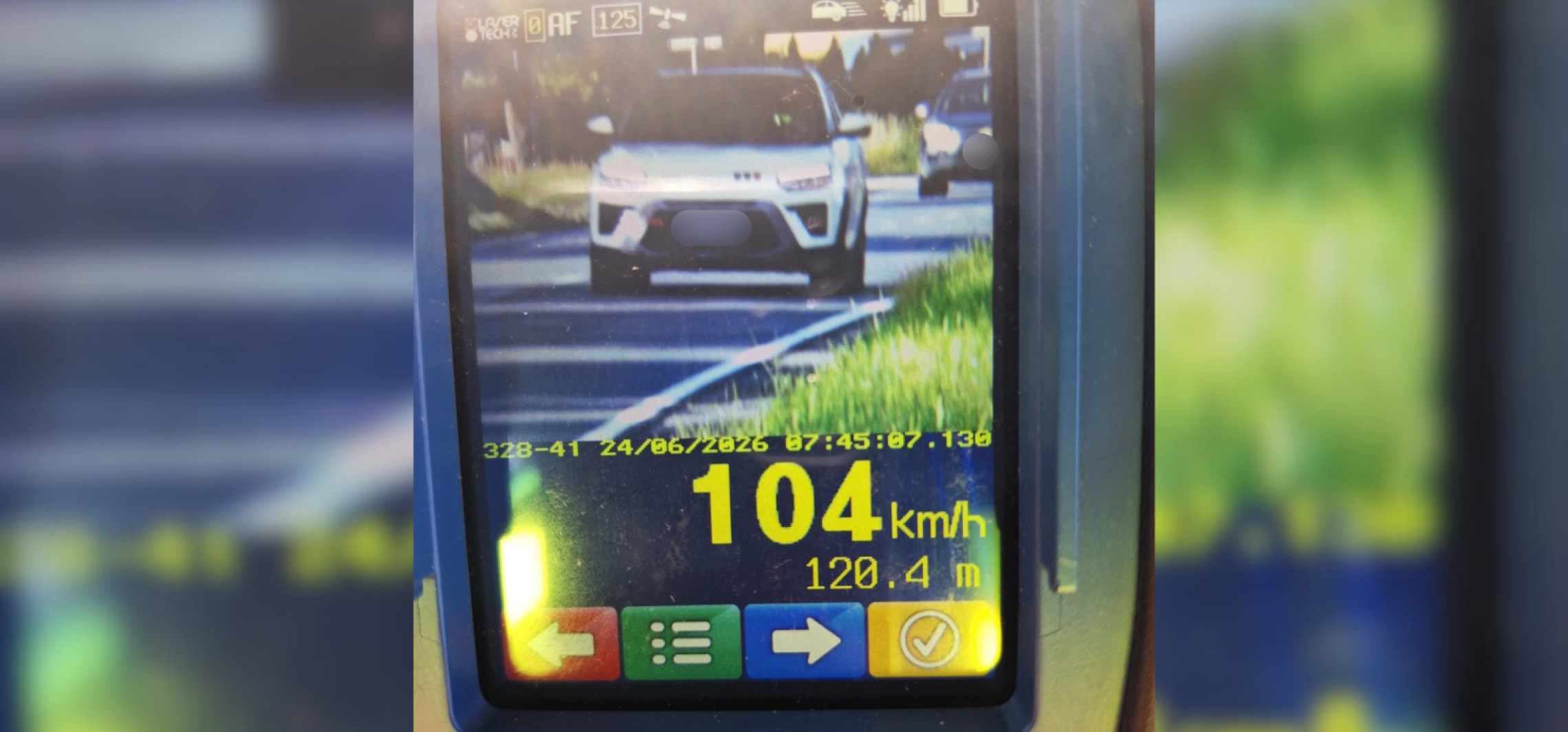 22-latek stracił prawo jazdy. Pędził przez miasto ponad 100 km/h