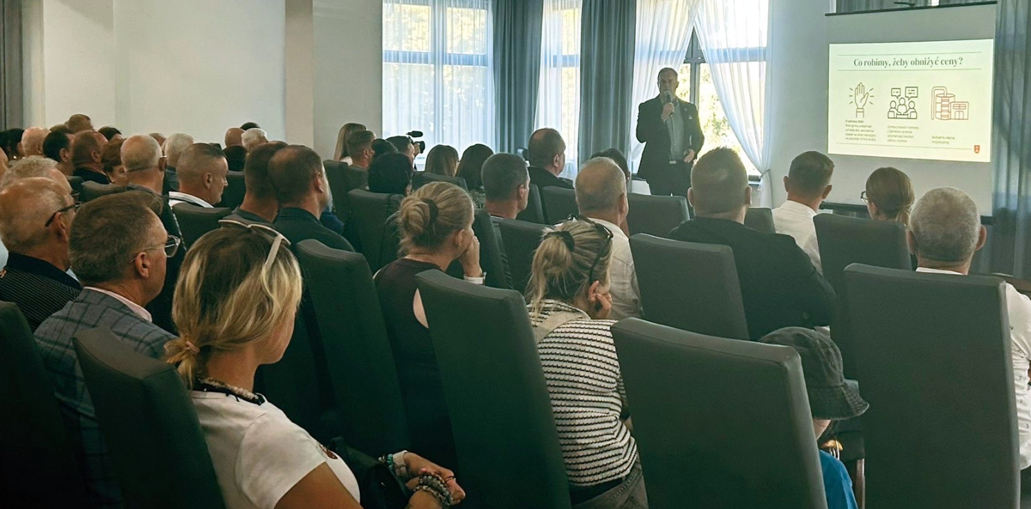 Janikowo.online - O nowej spalarni i cenach odbioru ścieków. 150 osób na spotkaniu w Janikowie