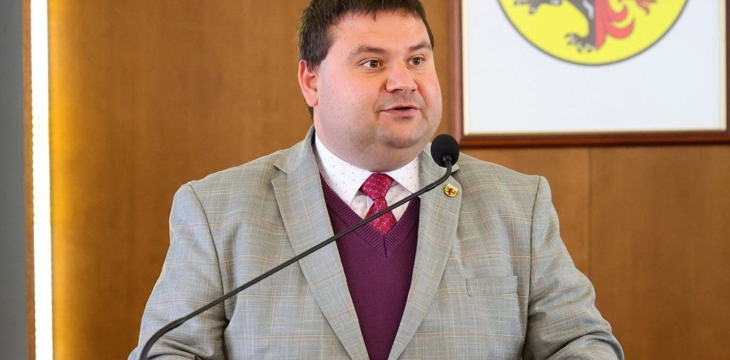 Inowrocław - Dyrektor szpitala obniża sobie pensję. W proteście