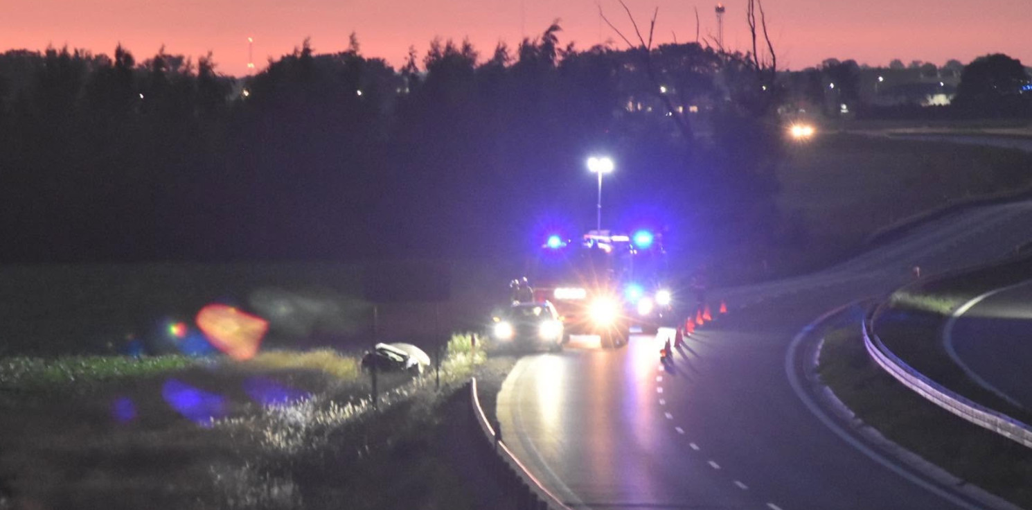 Gmina Inowrocław - Samochód wpadł do rowu na obwodnicy Inowrocławia