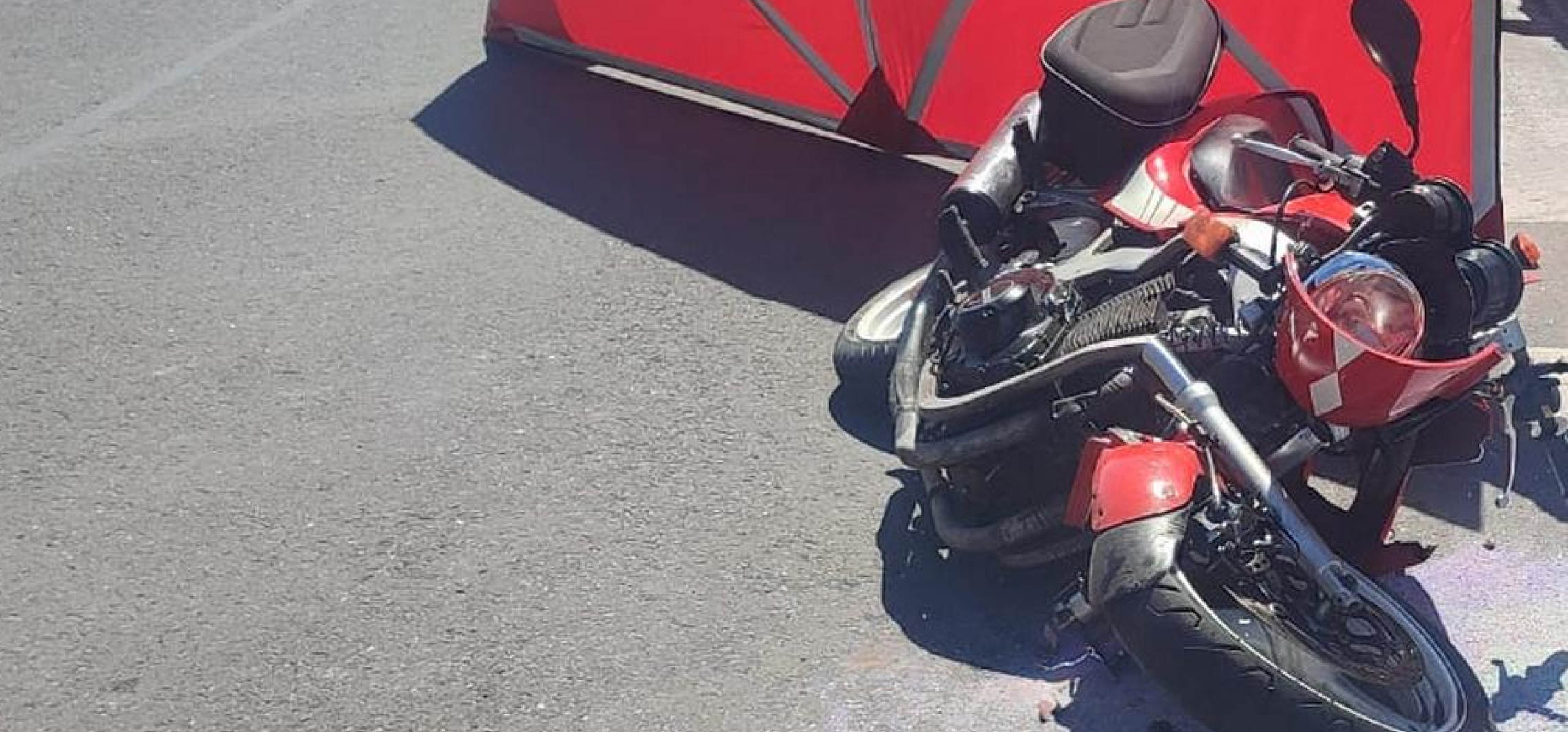 Motocyklista zginął w wypadku. Strażacy ratowali życie swojego kolegi