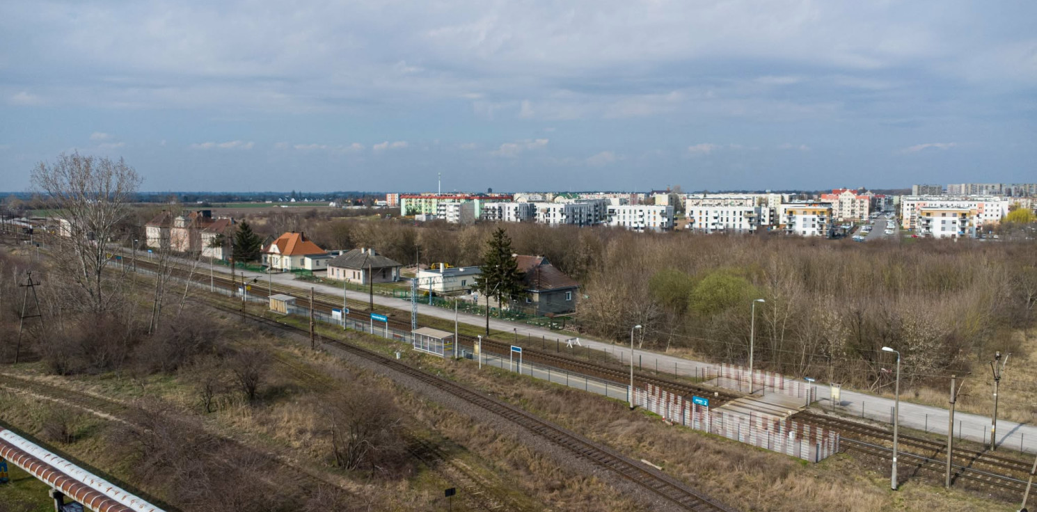 Inowrocław - 18-latek wszedł na słup trakcyjny. Zginął porażony prądem