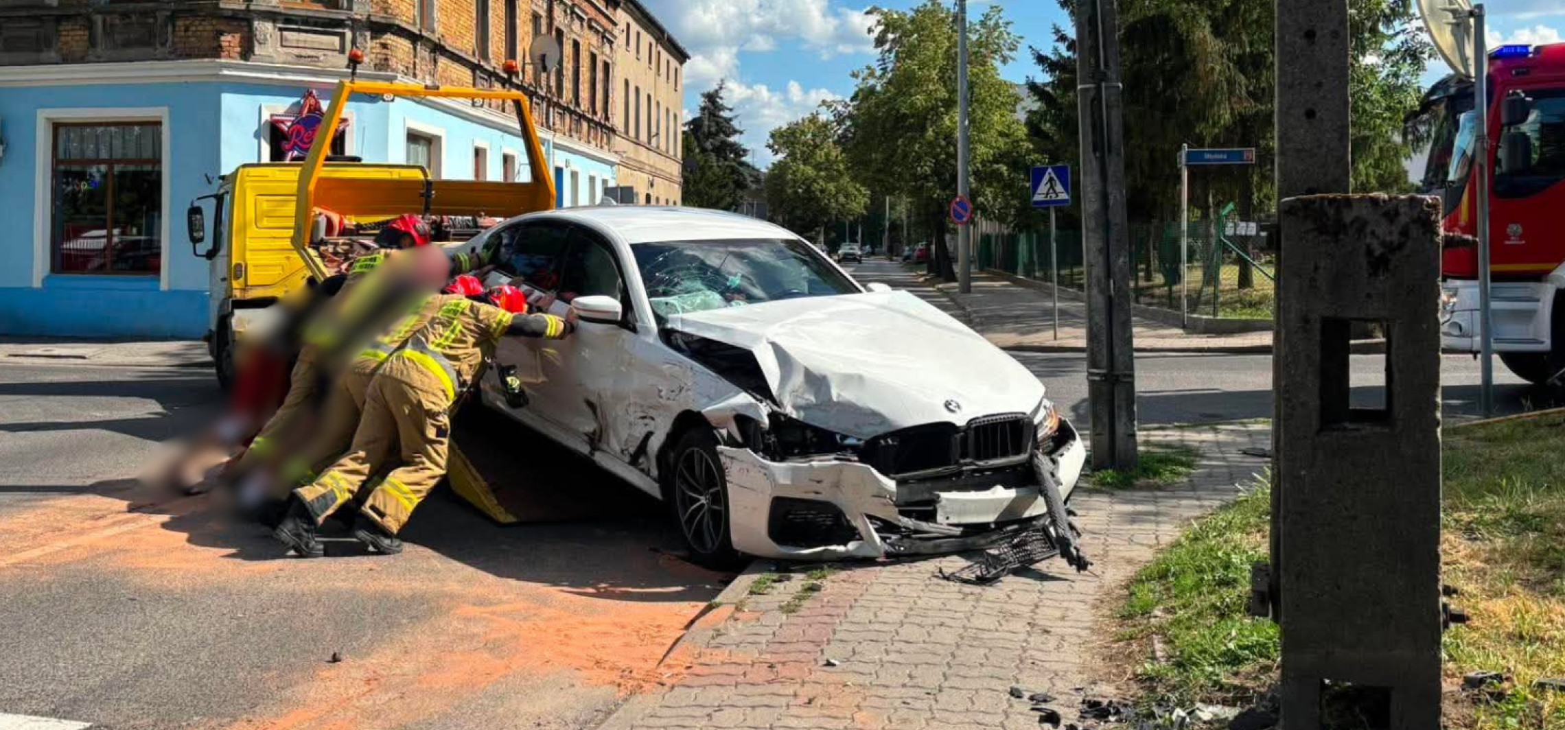 Zderzenie BMW i Dacii. Droga była zablokowana