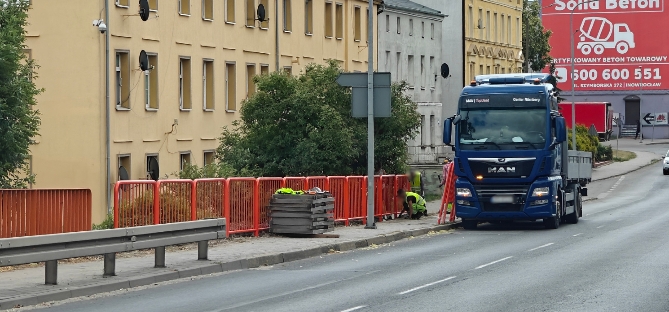 Na Dworcowej wymieniają barierki