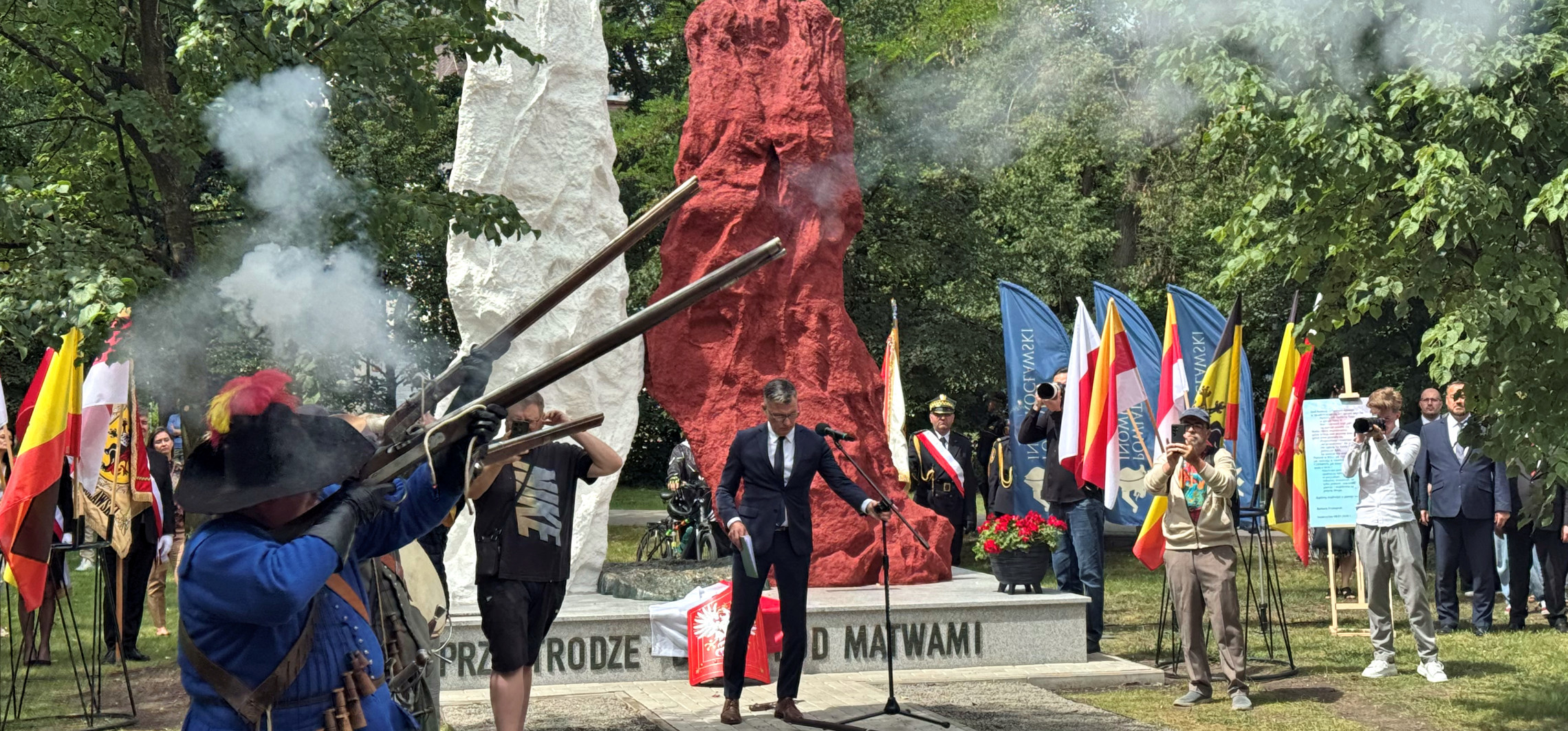 "Nie chciałem wyrzeźbić bitwy, tylko ranę..." Pomnik w Mątwach odsłonięty