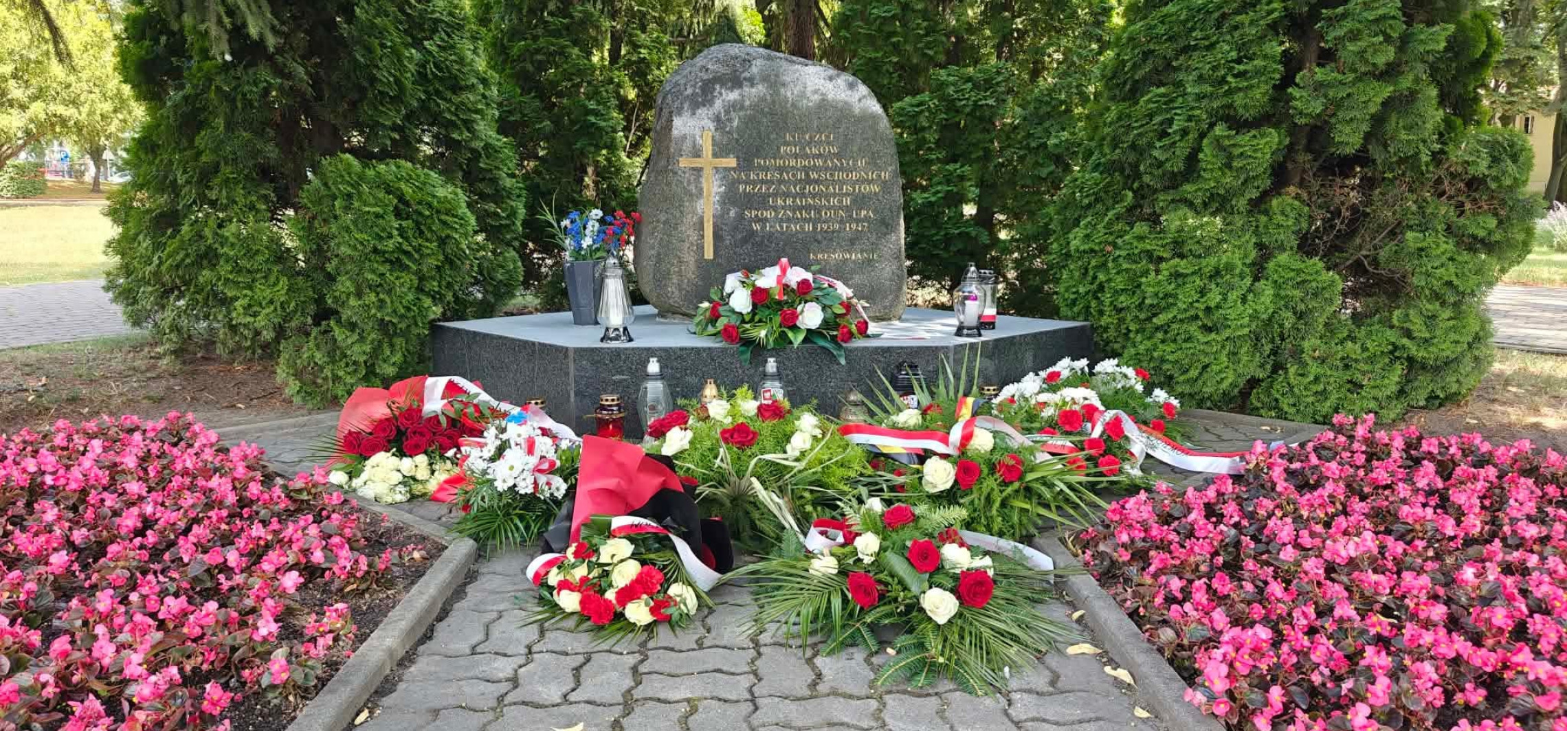 IGKiM zabrała głos ws. usuniętych kwiatów spod pomnika ofiar Wołynia
