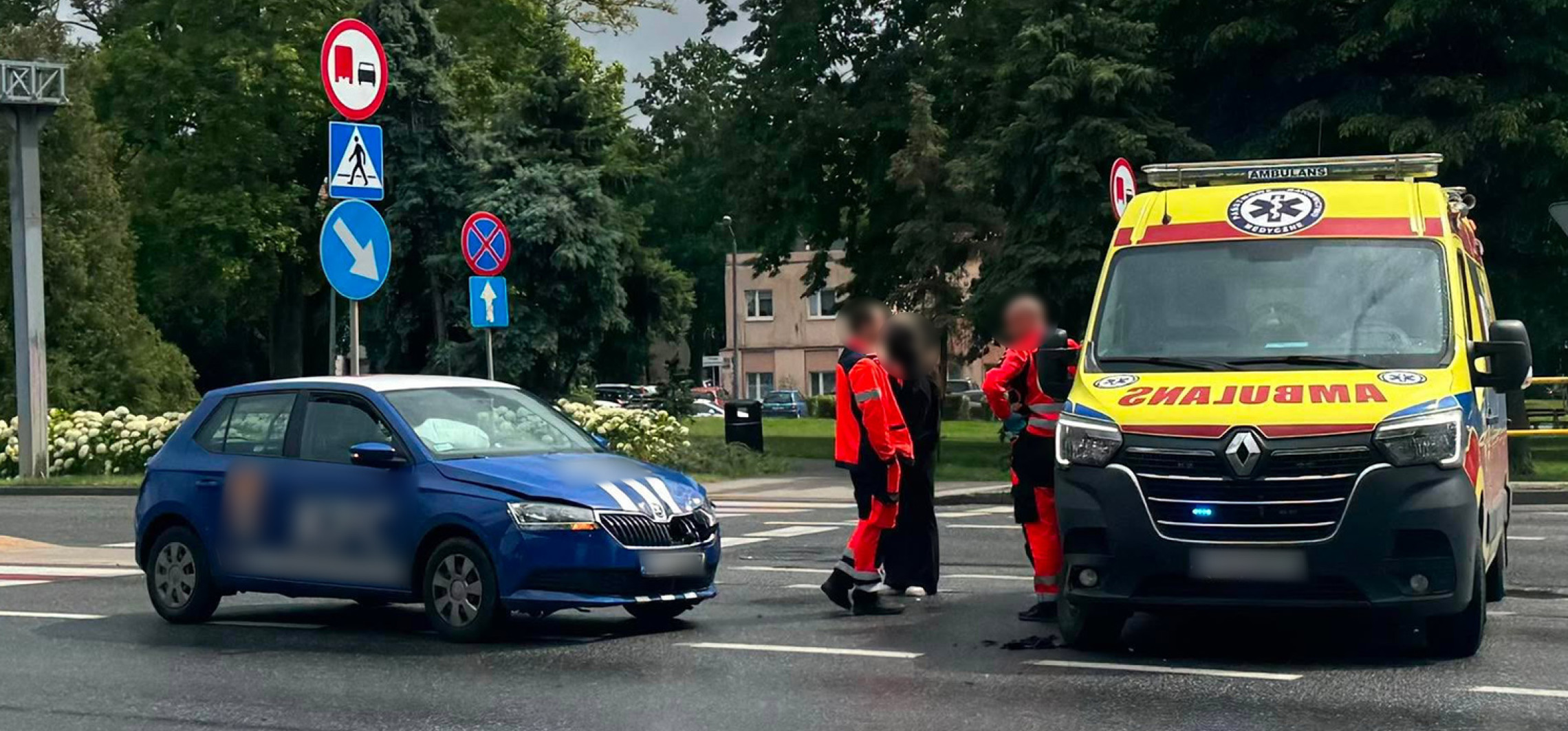 Utrudnienia w centrum po zderzeniu osobówki z karetką