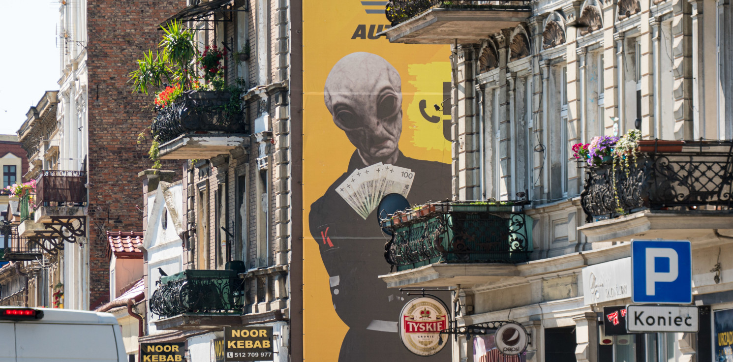 Inowrocław - Kiedyś parówki, dzisiaj ufo. Spór o reklamy w centrum