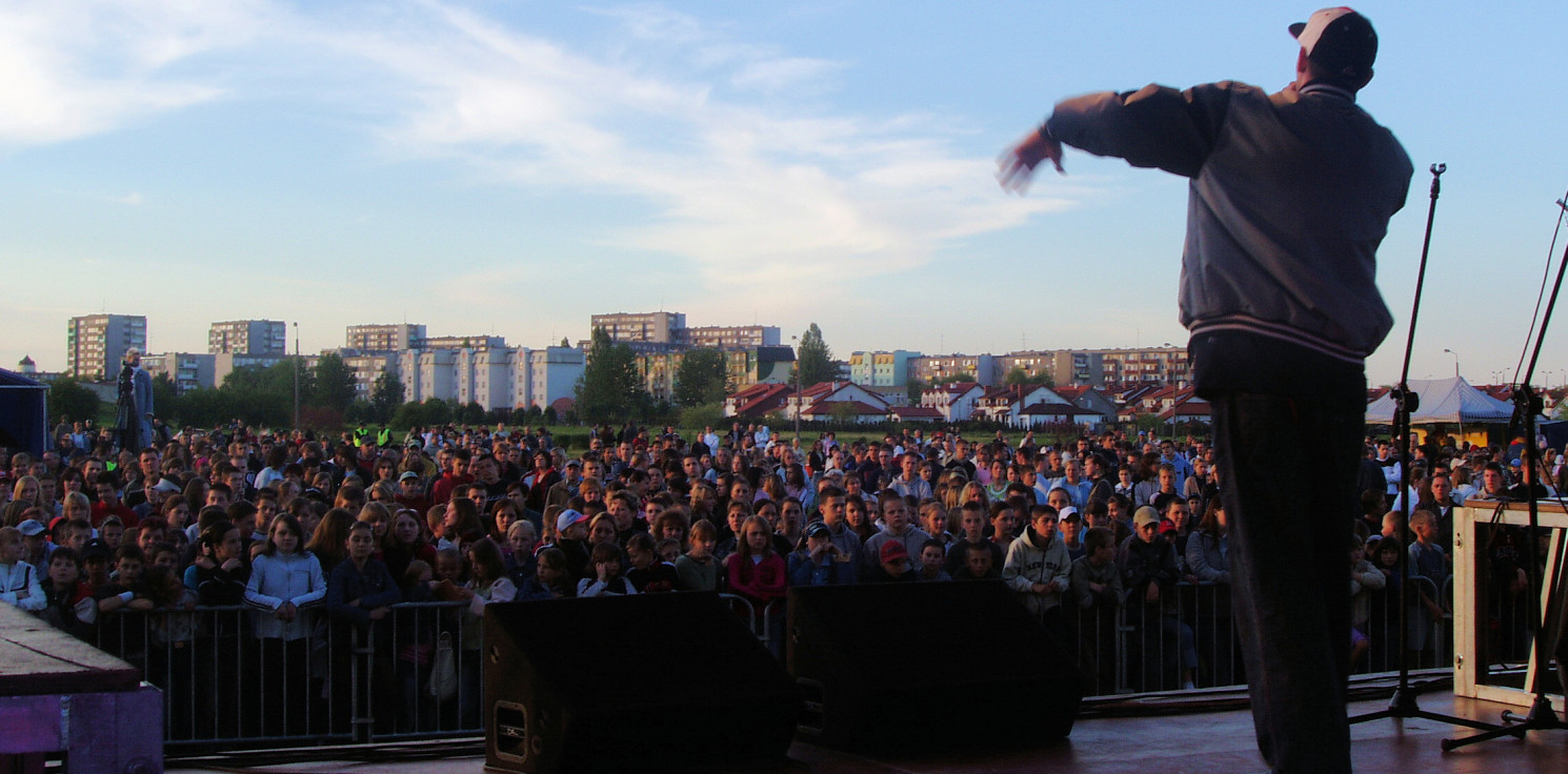 Inowrocław - Pamiętacie ten koncert? Sistars i Massey rozgrzali Inowrocław