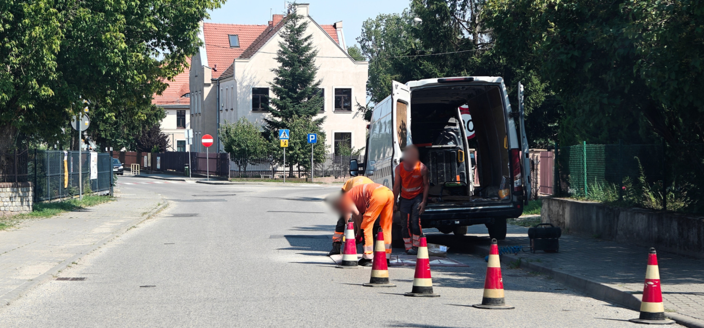 Uwaga kierowcy. Tutaj montują nowy próg zwalniający