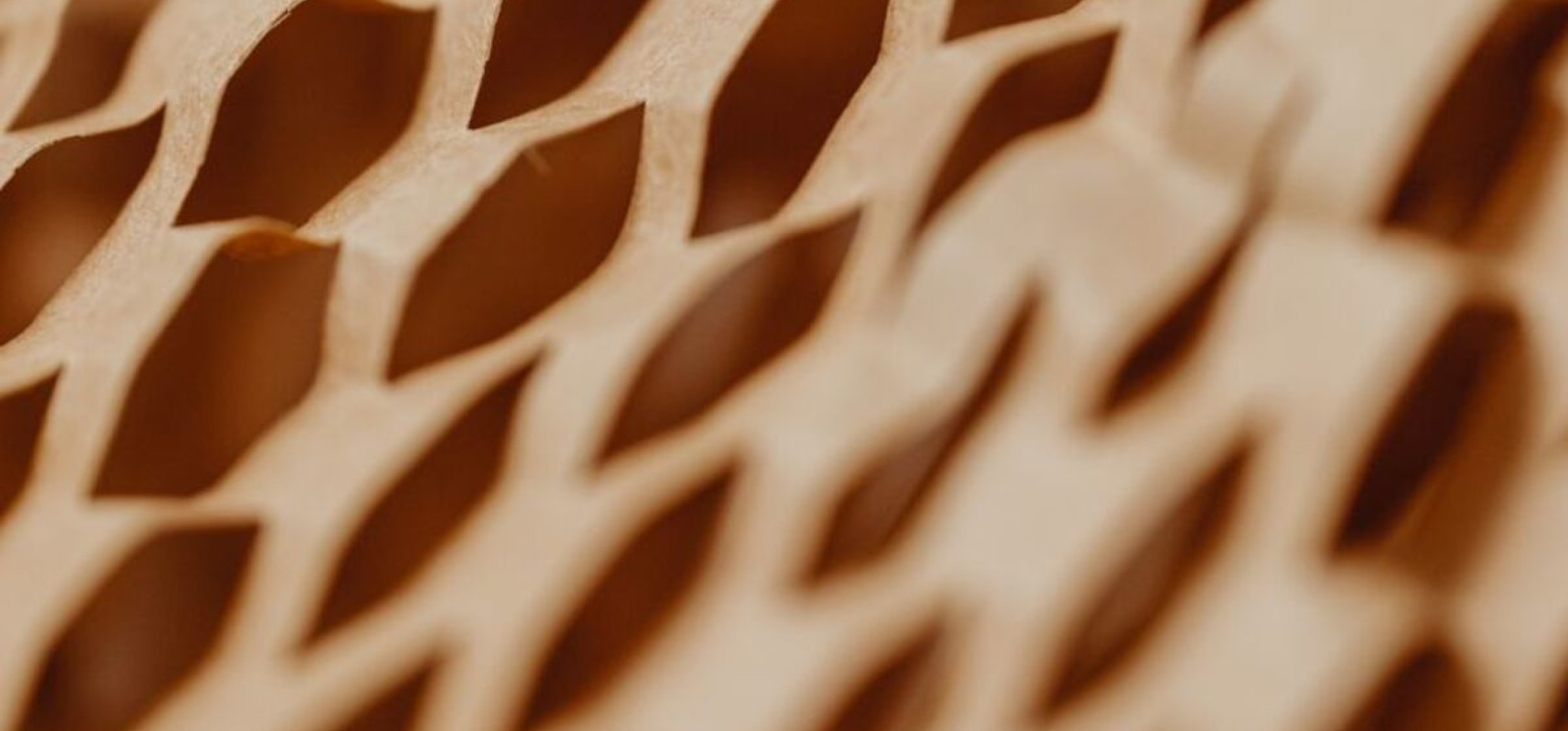 Karton plaster miodu – lekka i wytrzymała ochrona dla wrażliwych ładunków