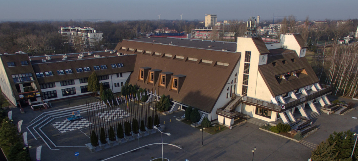 Hala się zmienia. Remont, nowe nagłośnienie, a przed wejściem stanie QEMETICA ARENA
