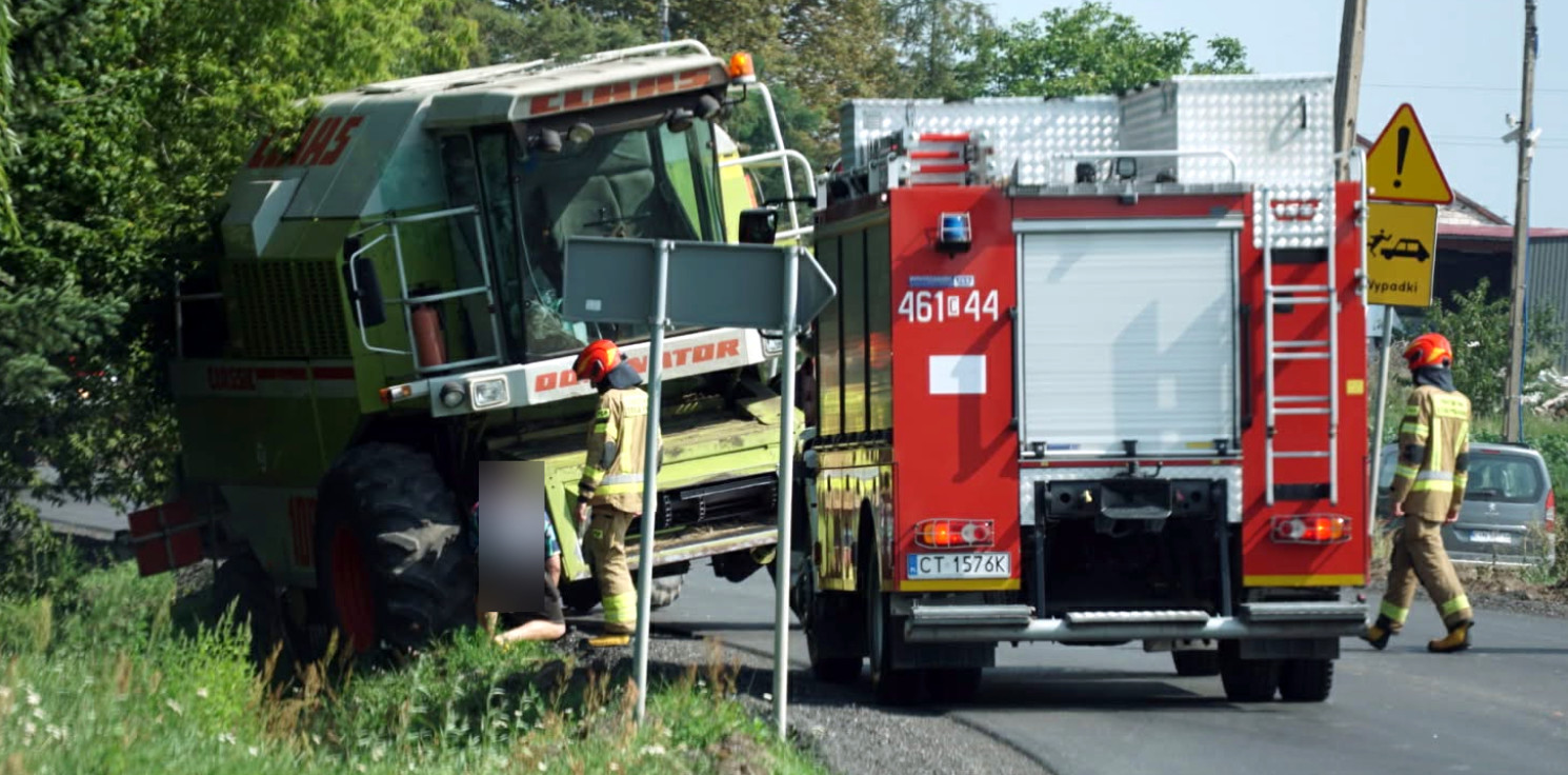 Region - Kombajn wpadł do rowu, są utrudnienia