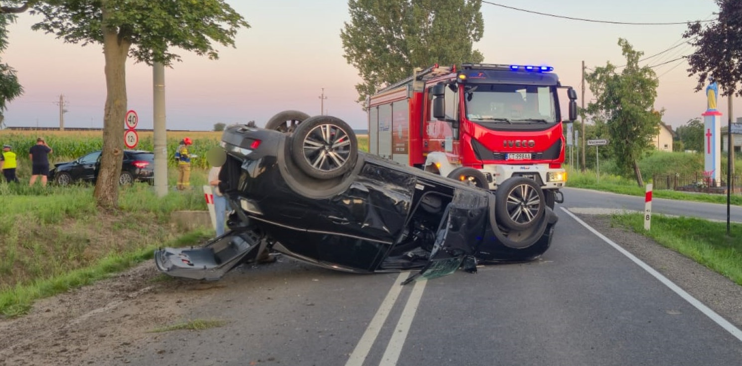 Region - Dachowanie po zderzeniu w Wiecanowie. 21-latek stracił prawo jazdy