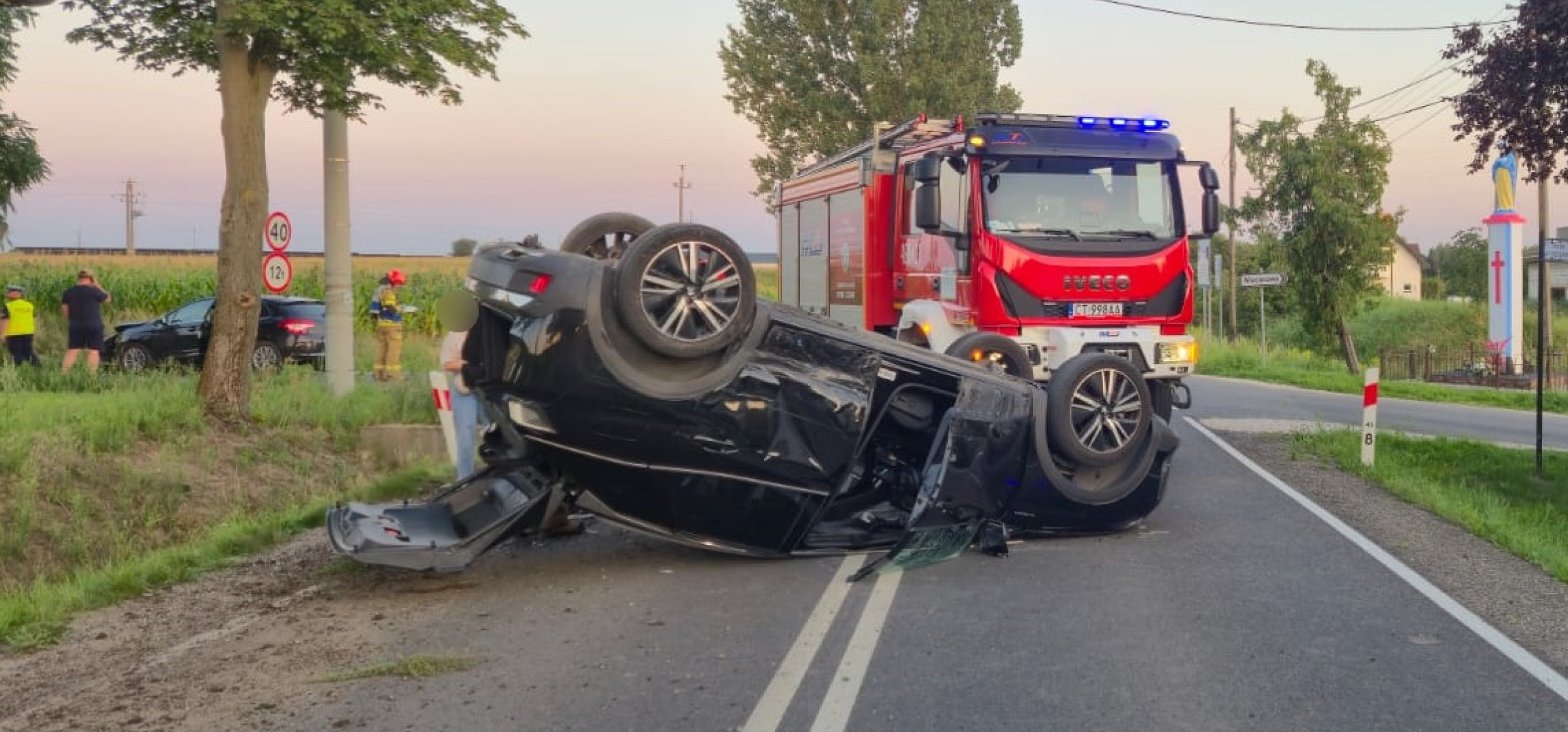 Dachowanie po zderzeniu w Wiecanowie. 21-latek stracił prawo jazdy