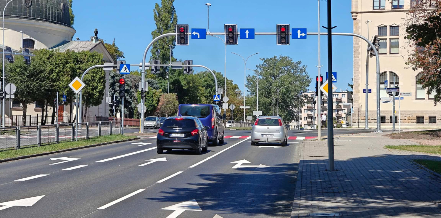 Inowrocław - Uruchomiono nową sygnalizację świetlną przy sądzie