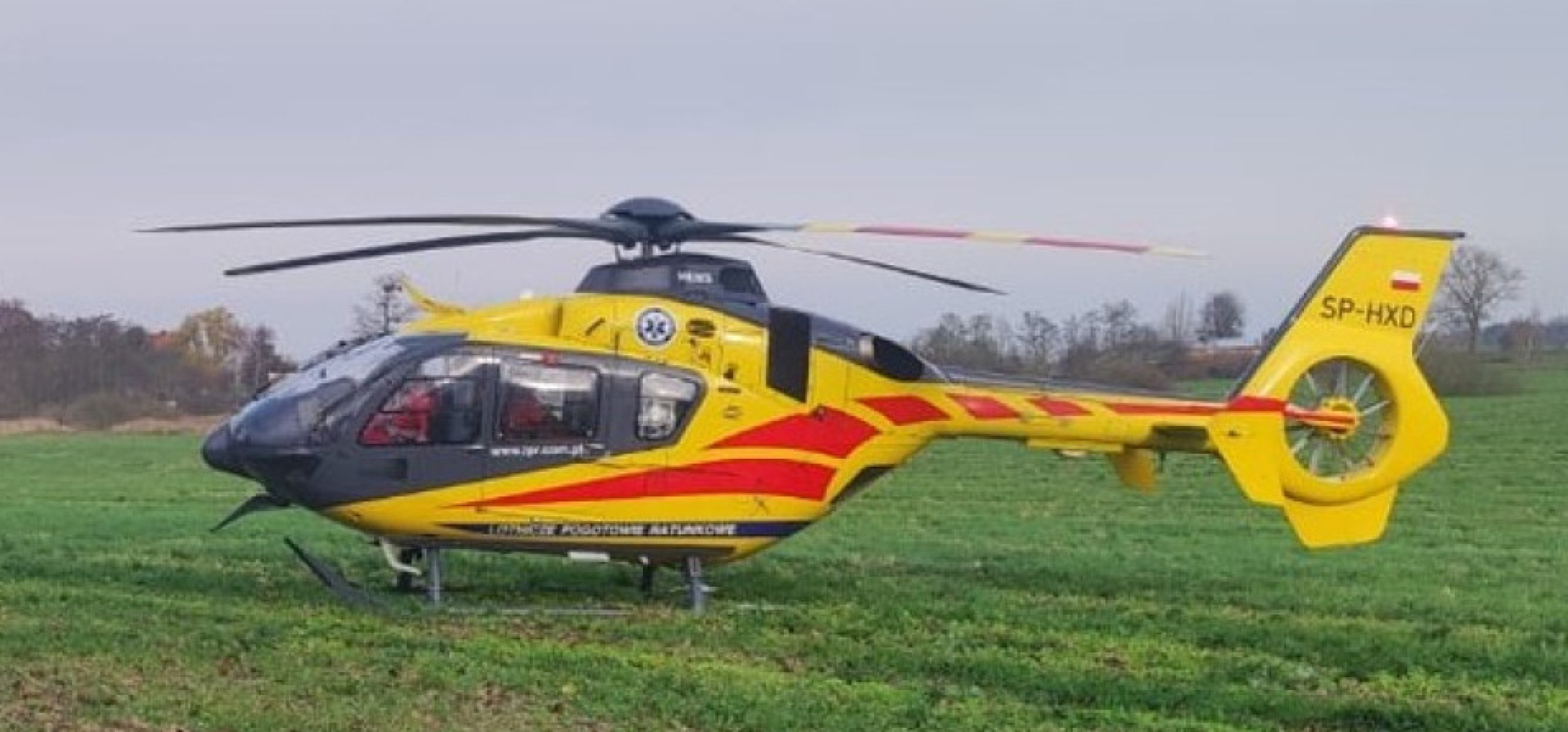 Skok "na główkę" zakończony urazem. W Przyjezierzu lądował śmigłowiec