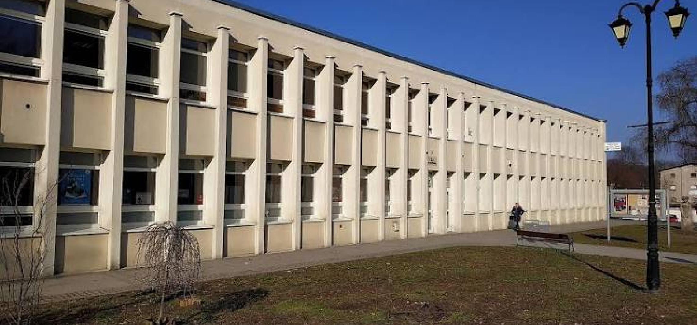 Dziady w świetle świec. Bibliotekarze wcielą się w bohaterów dramatu Mickiewicza