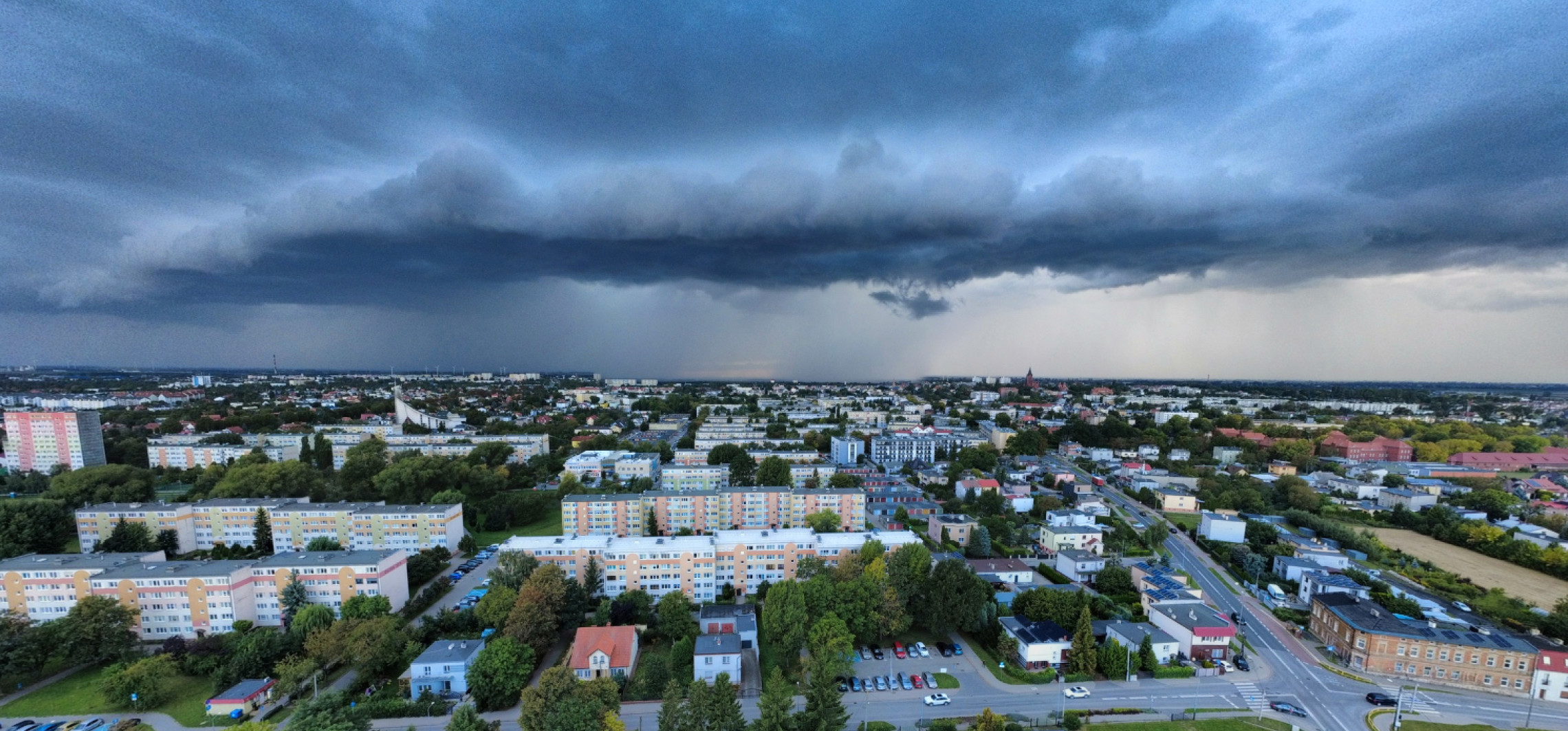 Uwaga na burze i silny deszcz. Jest ostrzeżenie