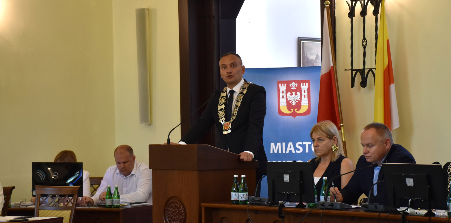 Inowrocław - Prezydent Inowrocławia z podwyżką. Będzie zarabiał o ponad 1,5 tys. zł więcej