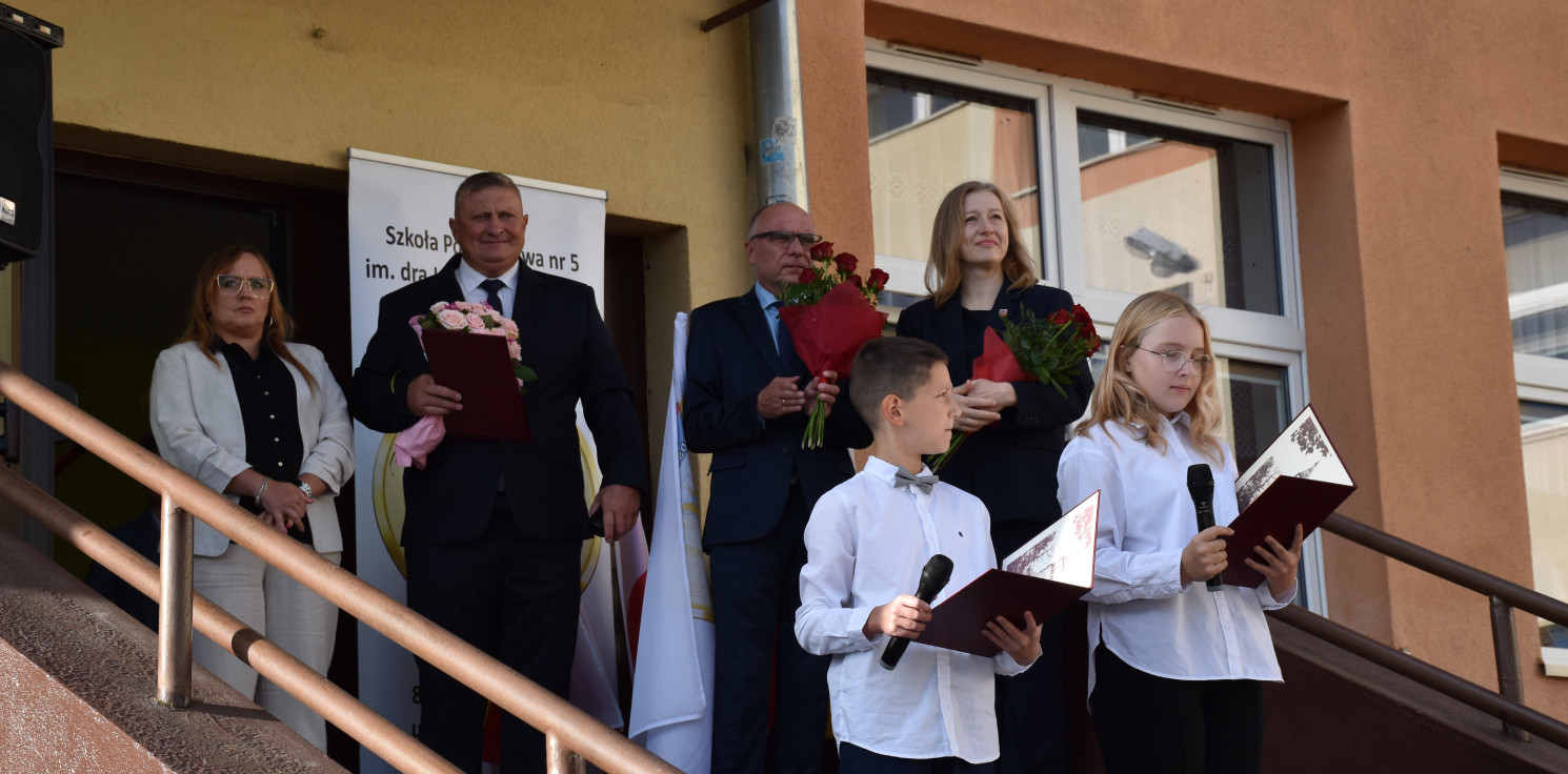 Inowrocław - Nowy dyrektor SP nr 5 otworzył rok szkolny 