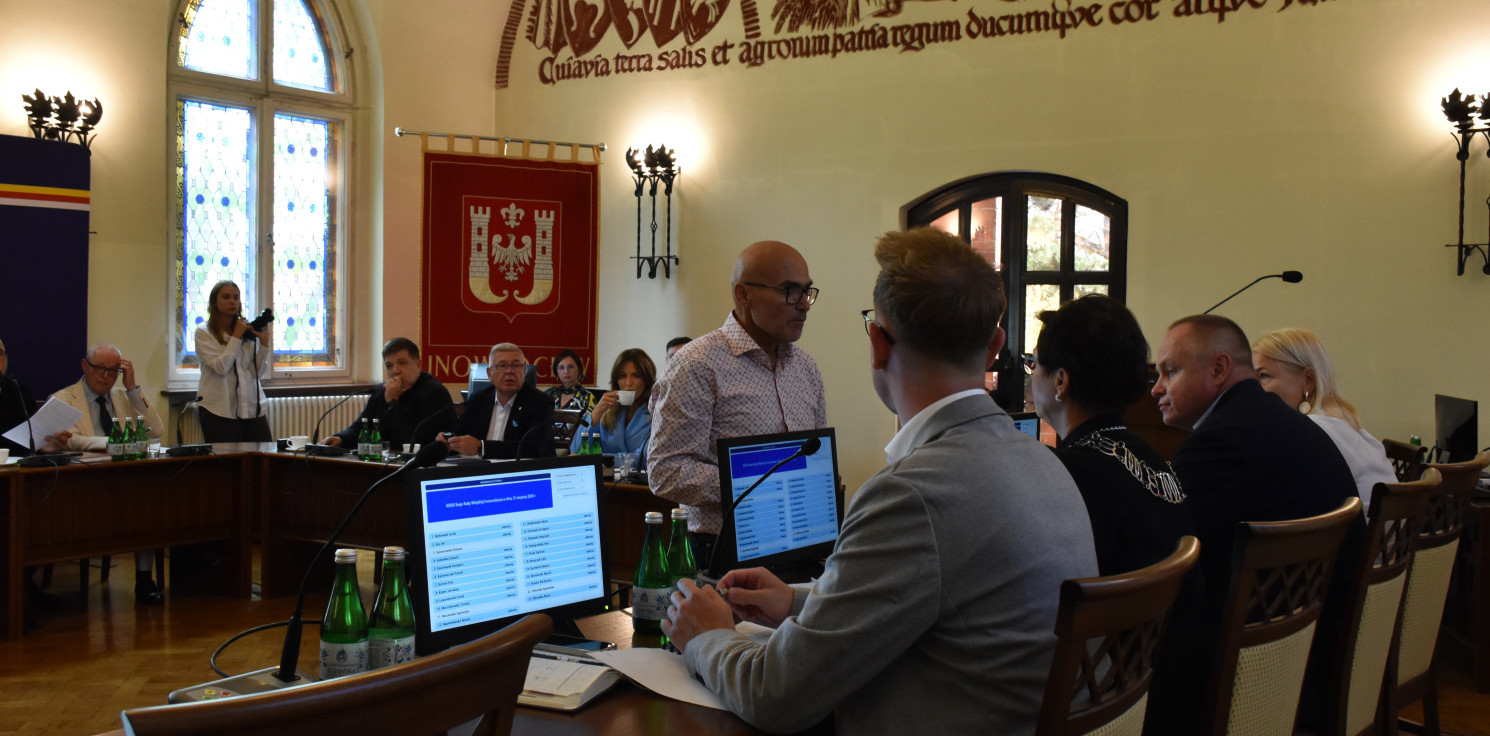 Inowrocław - Po awanturze na sesji. Prezydent: "Żenada i wstyd". Wroński: "Kneblowanie ust mieszkańcom"