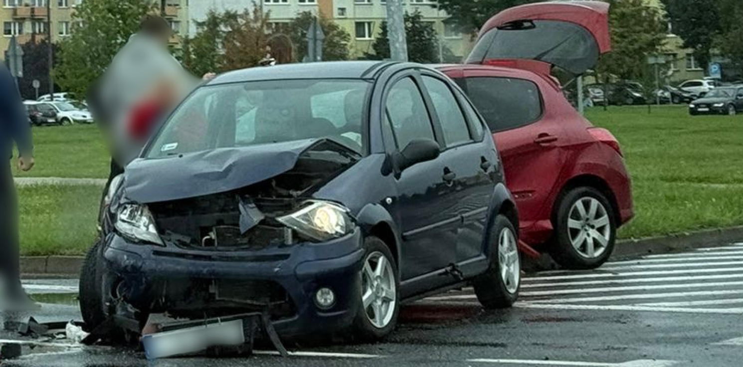 Inowrocław - Groźna kraksa na Rąbinie. Zderzyły się dwa auta