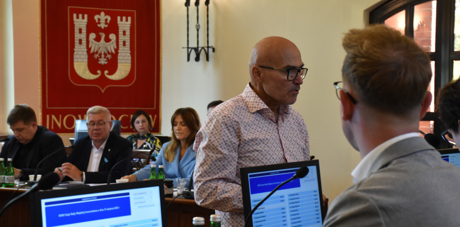 Inowrocław - Nie milkną echa awantury na sesji. Krzysztof Pietrzak wydał oświadczenie