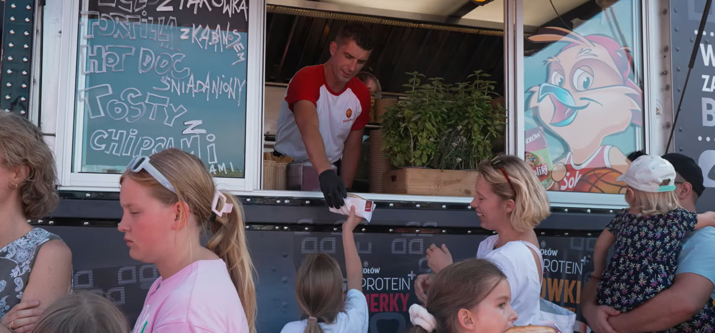 Dzisiaj w Inowrocławiu. Radiowcy z Zetki poczęstują mieszkańców zdrowym śniadaniem