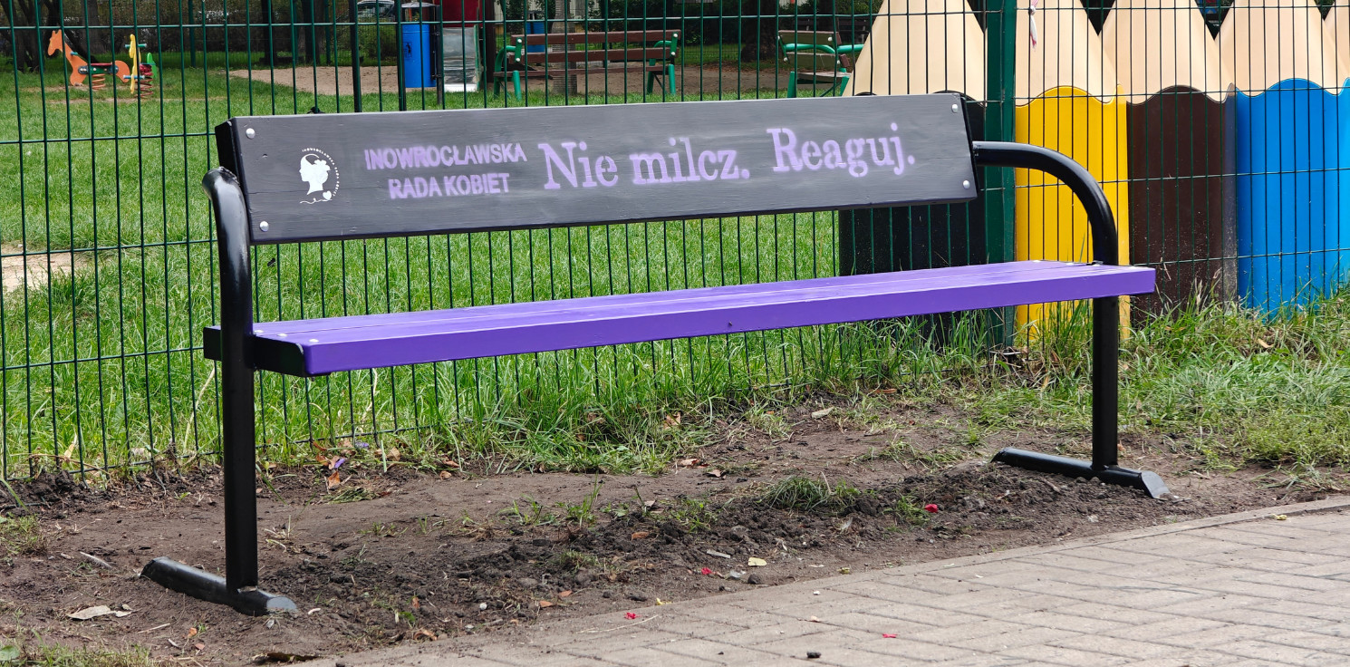 Inowrocław - Takiej ławki w mieście jeszcze nie było. Stanęła na Piastowskim