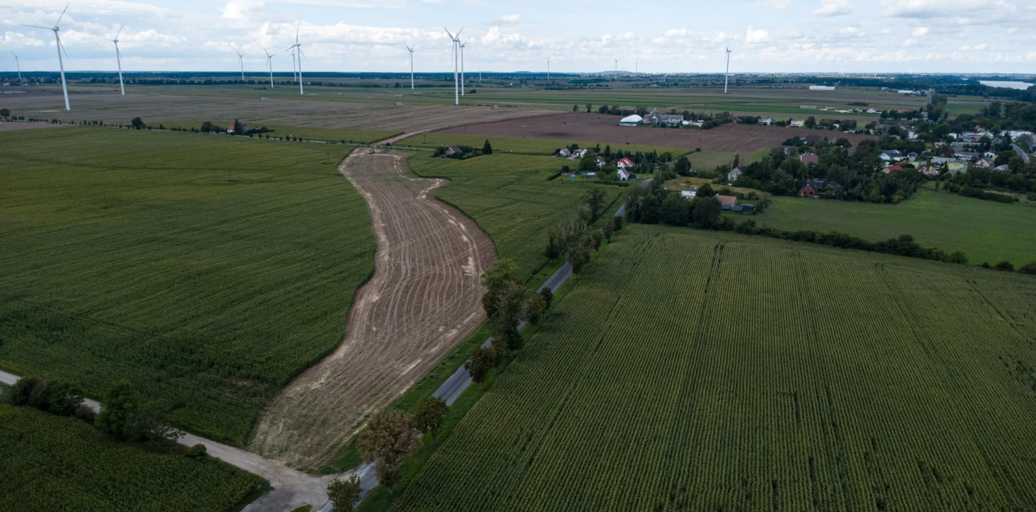 Region - Rondo w Rybitwach, ścieżka rowerowa w kierunku Kruszwicy. Te inwestycje są coraz bliżej